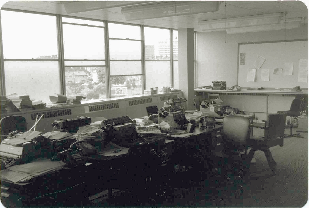 19810000c LONDON NEWSPAPER GROUP Newsroom.jpg